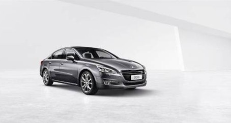 FILA携全新运动时装与鞋履系列亮相米兰时装周呈现“流动的都市”主题大秀(图1)