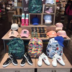 成都市场焕发新活力：高端消费与潮玩双轨并行(图1)