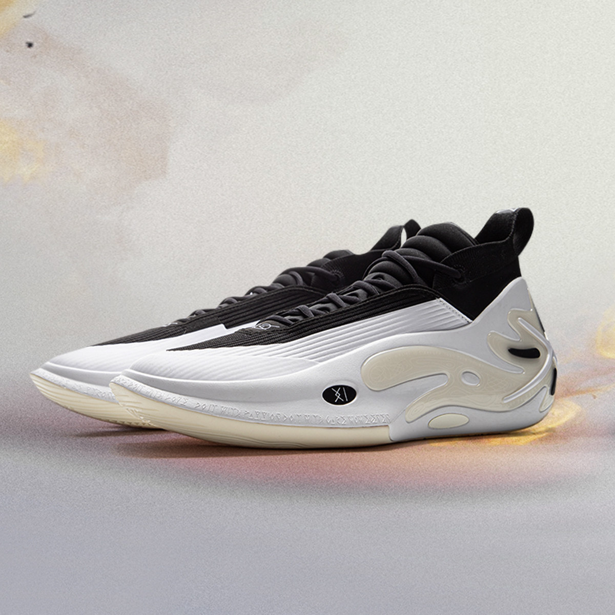 征服球场的利器：adidas哈登10代JWBOLTSPE篮球鞋(图1)
